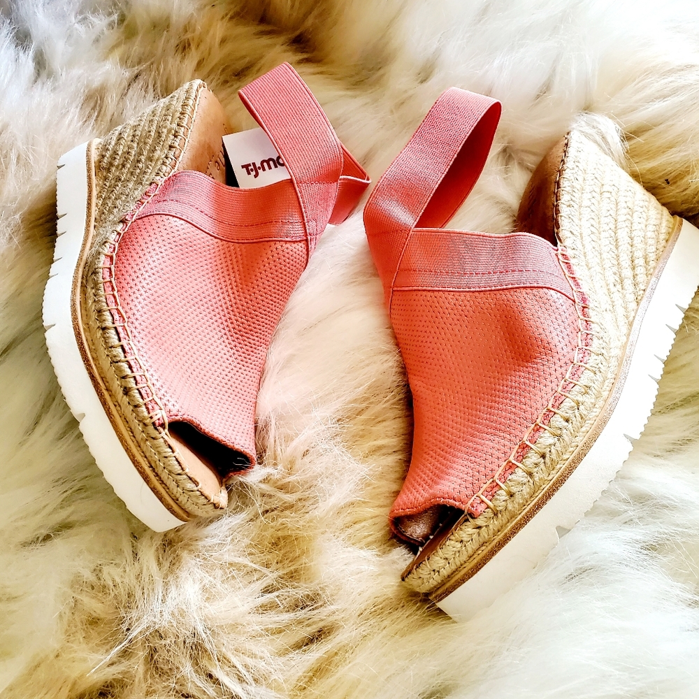 Gentle Souls by Kenneth Cole Crista Wedge Sandals - Picture 3 of 6